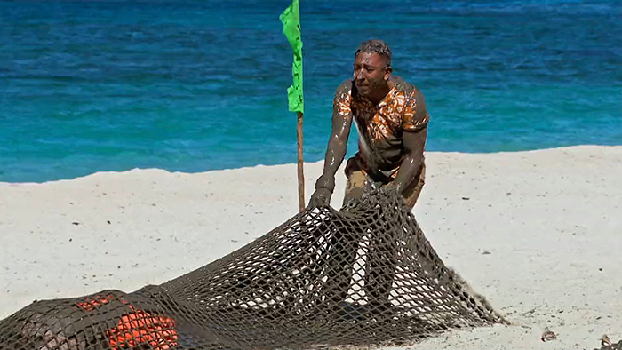 Mitch holds the net up for Chrissy