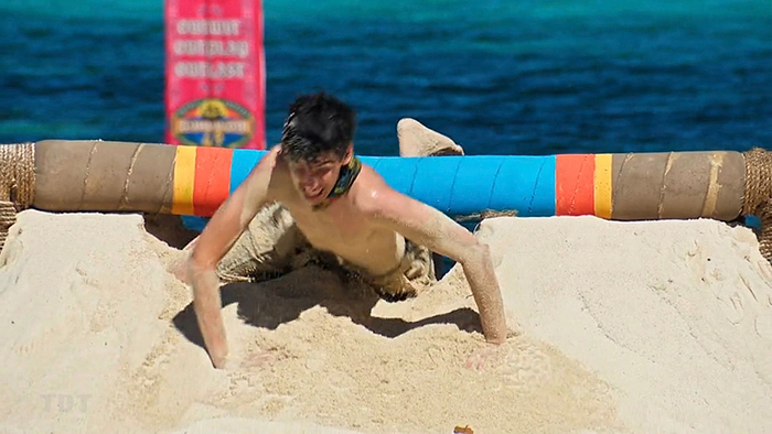 Rizo hits the center