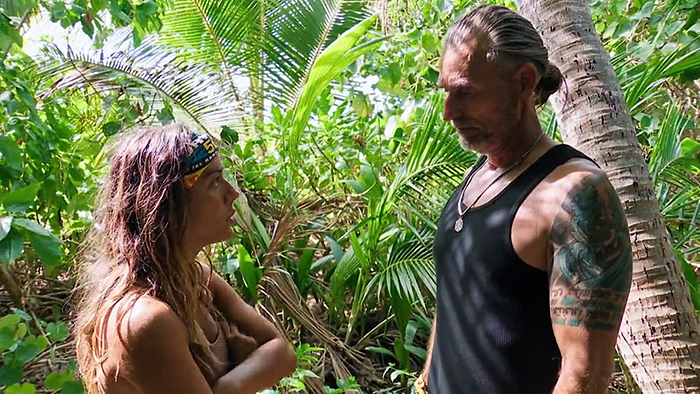 Dee sees through Coach's lie